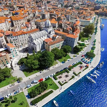 Komfortable- Modern Eingerichtete By Interhome