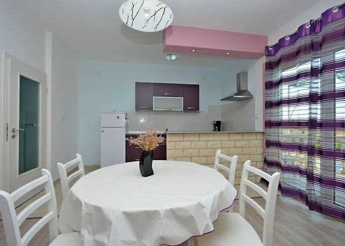 Komfortable- Modern Eingerichtete By Interhome * שיבניק