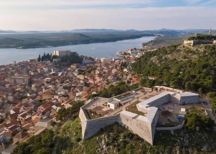 Komfortable- Modern Eingerichtete By Interhome 公寓