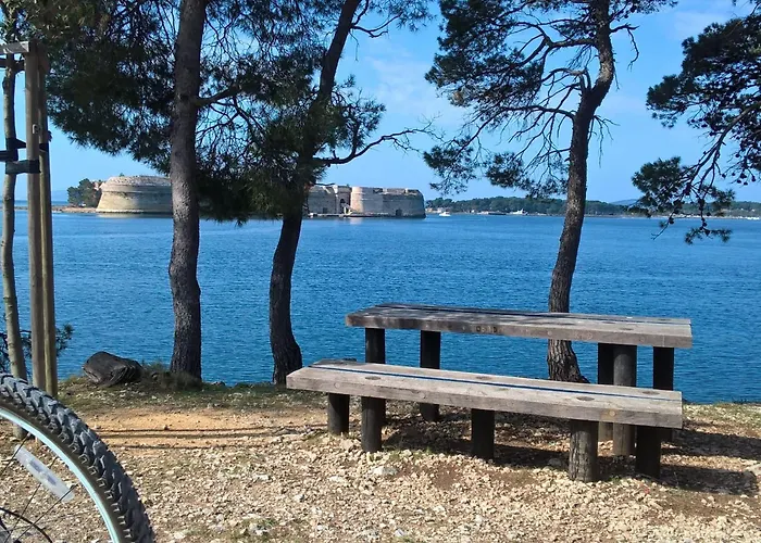 דירה Komfortable- Modern Eingerichtete By Interhome