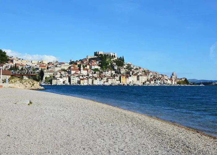 Komfortable- Modern Eingerichtete By Interhome דירה שיבניק