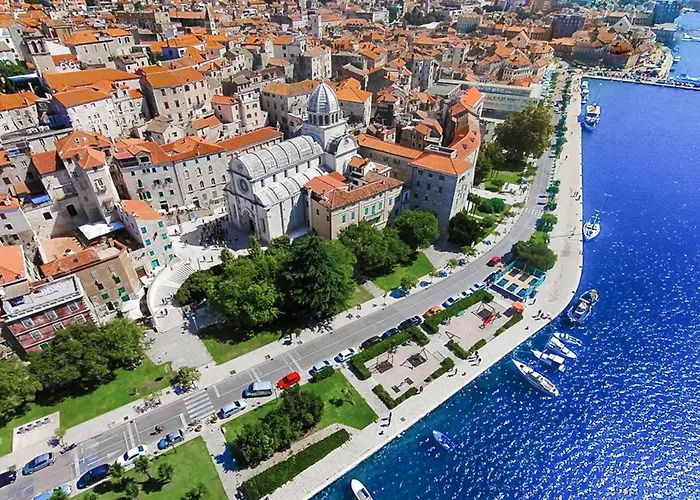 Komfortable- Modern Eingerichtete By Interhome